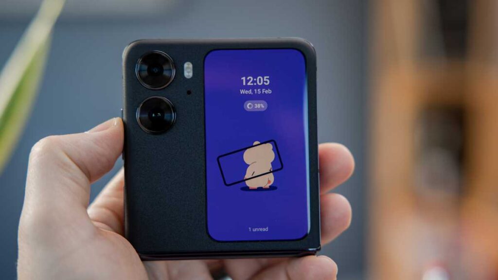 "OnePlus Gannin' Clamshell Foldable? Aye, Might Be | GadgetLad"