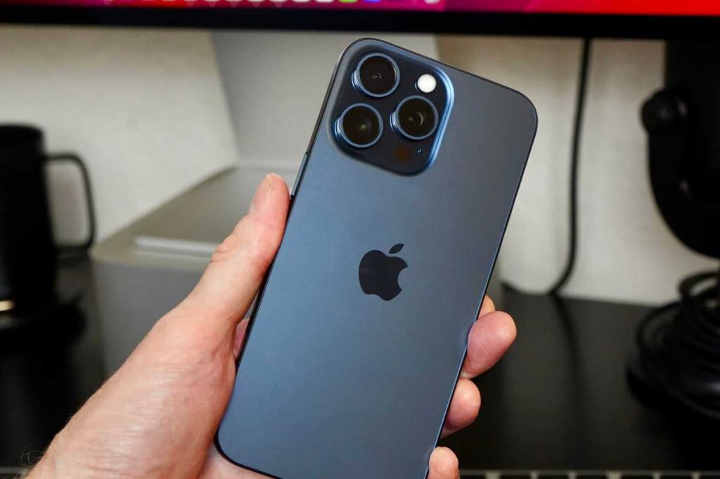 "Foldable iPhone? Indeed, Apple’s still tinkering wi’ it – GadgetLad"