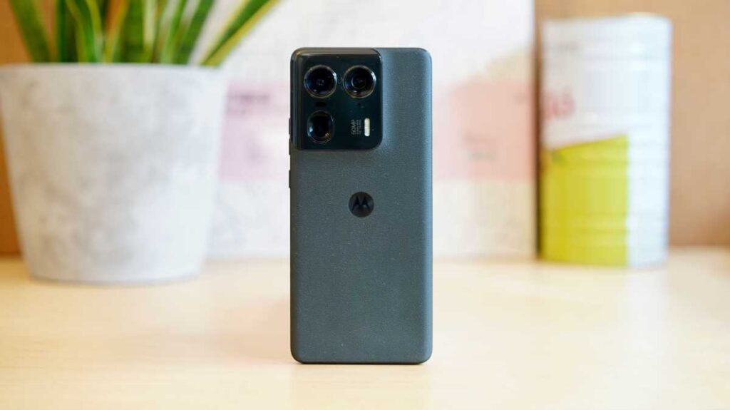 Motorola Edge 60 surfaces in leaks: Snapdragon 8s Elite & not much more