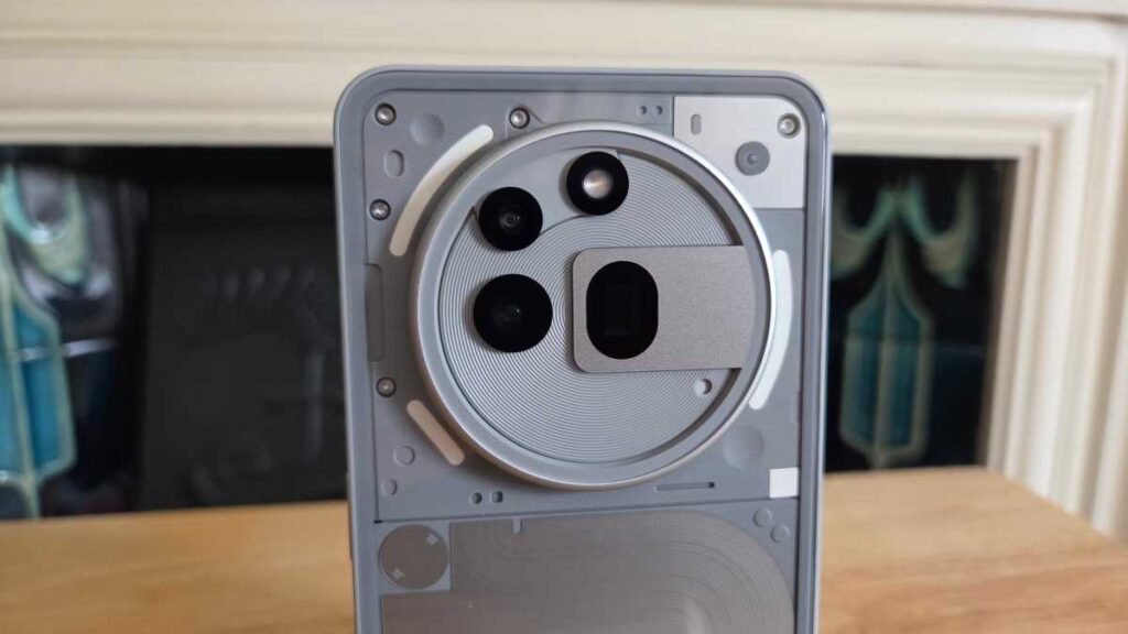 Nothing Phone (3a) Pro Evaluation: Not Remarkable, Merely Padding | GadgetLad